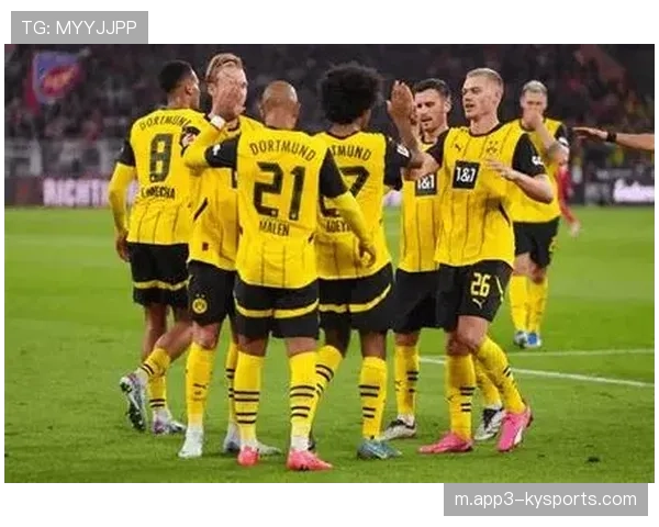 多特蒙德凭借边中结合快速推进 主场击退亚特兰大抢占晋级先机